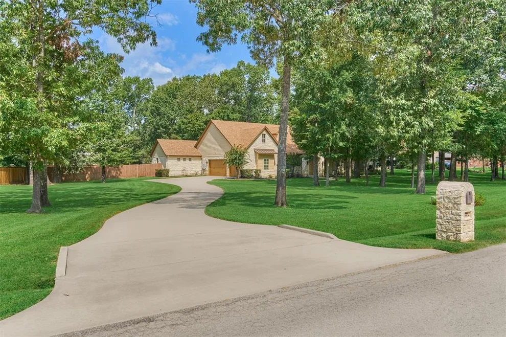 Unit for sale at 18904 Mystic Point, Montgomery, TX 77356