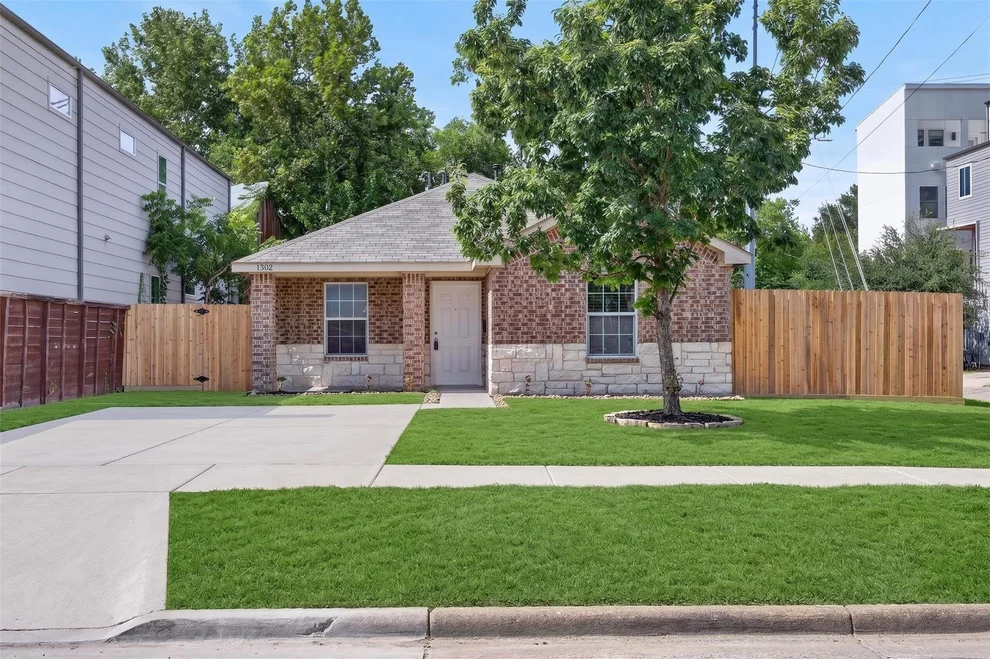 Unit for sale at 1302 Shearn Street, Houston, TX 77007