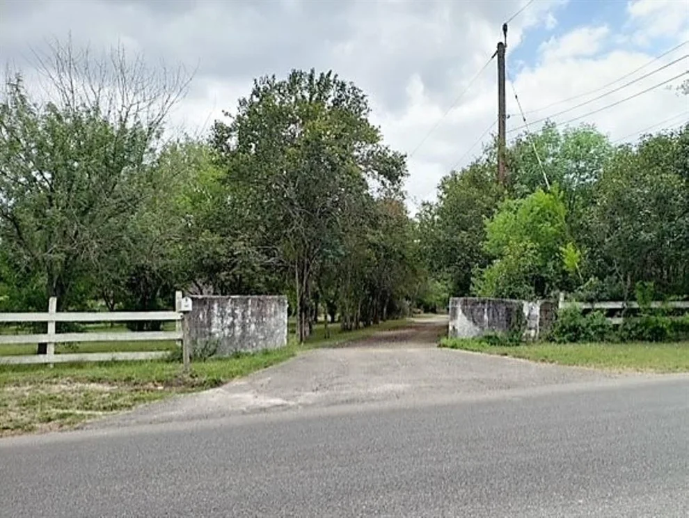 Unit for sale at 726 Oak Knoll Drive, San Antonio, TX 78228