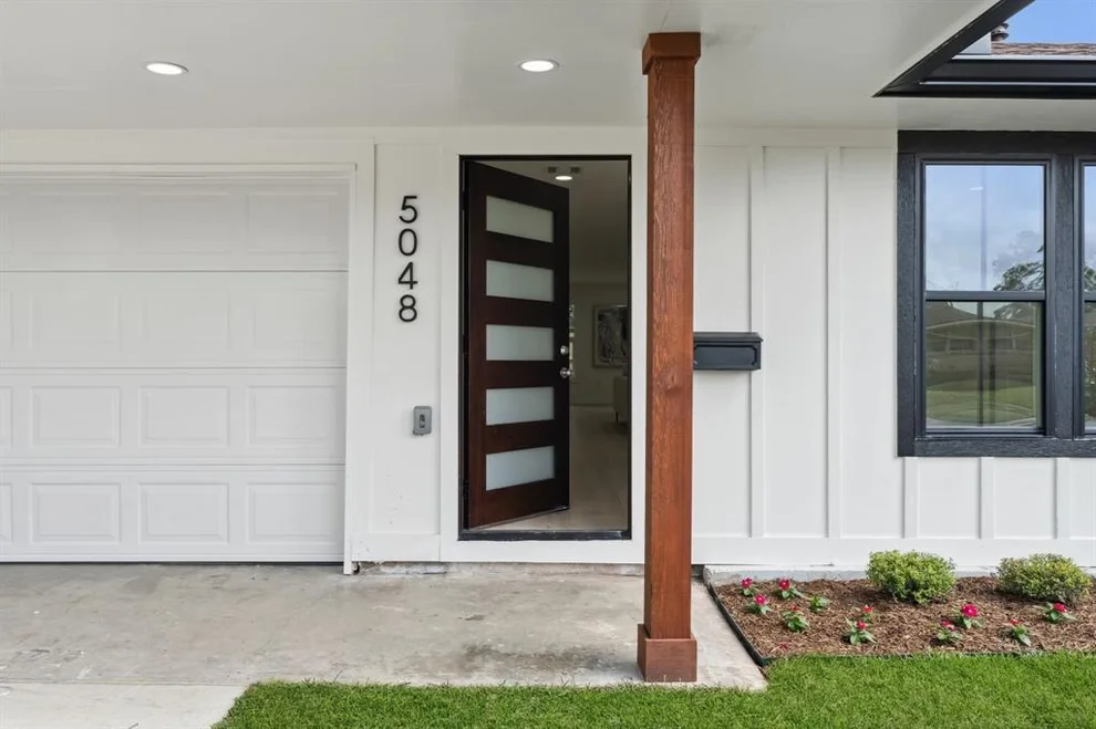 Unit for sale at 5048 Viking Drive, Houston, TX 77092