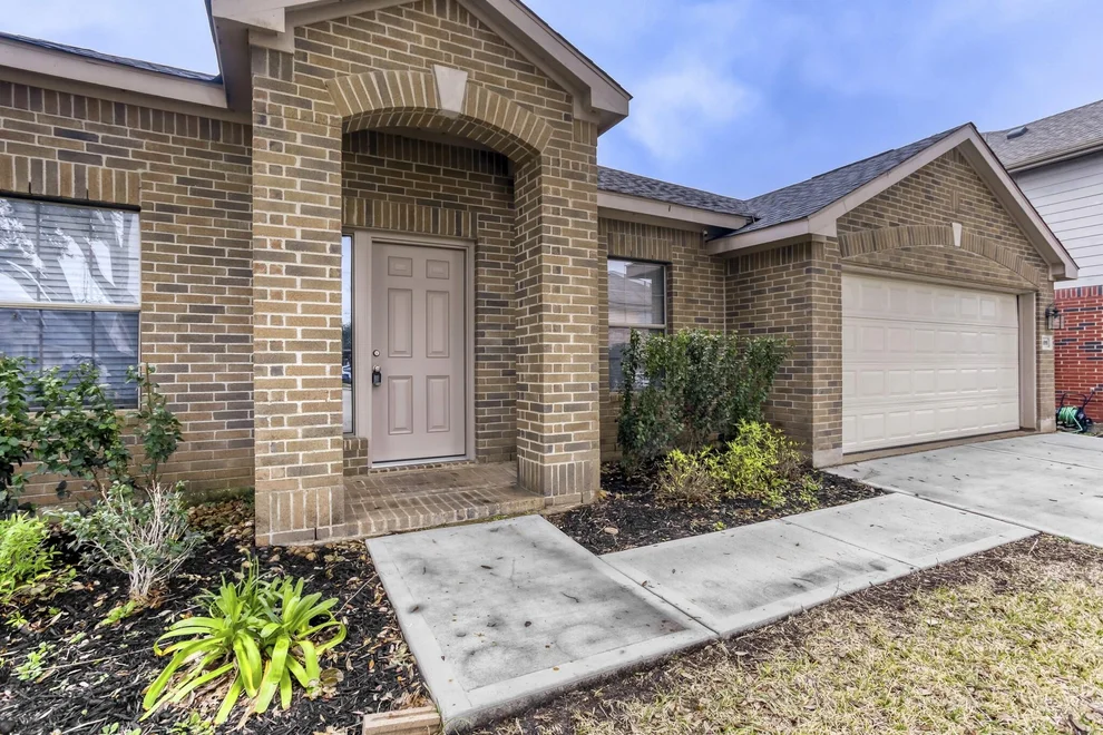 Unit for sale at 16919 Canyon Springs Lane, Friendswood, TX 77546