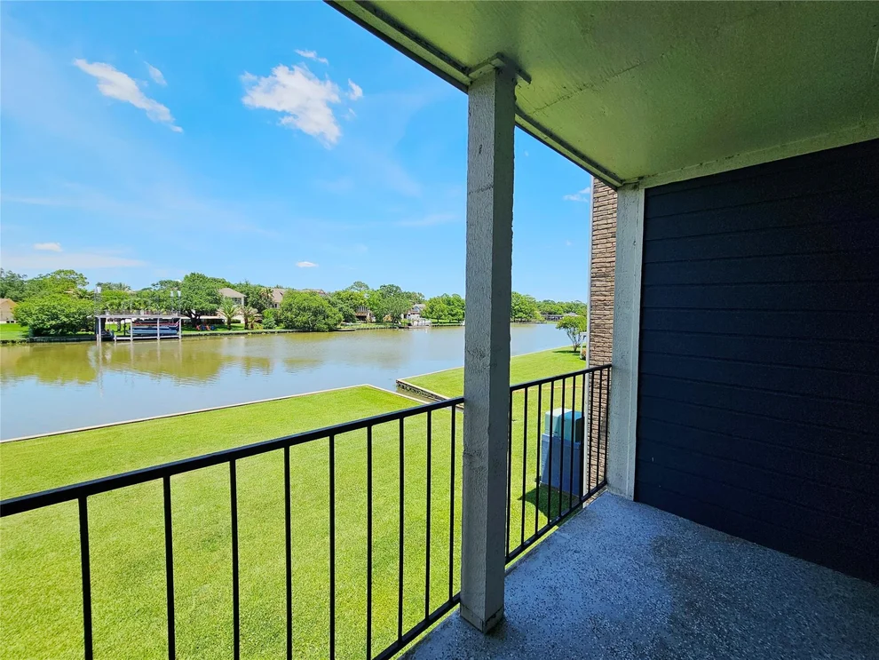 Unit for sale at 18511 Egret Bay Boulevard, Webster, TX 77058