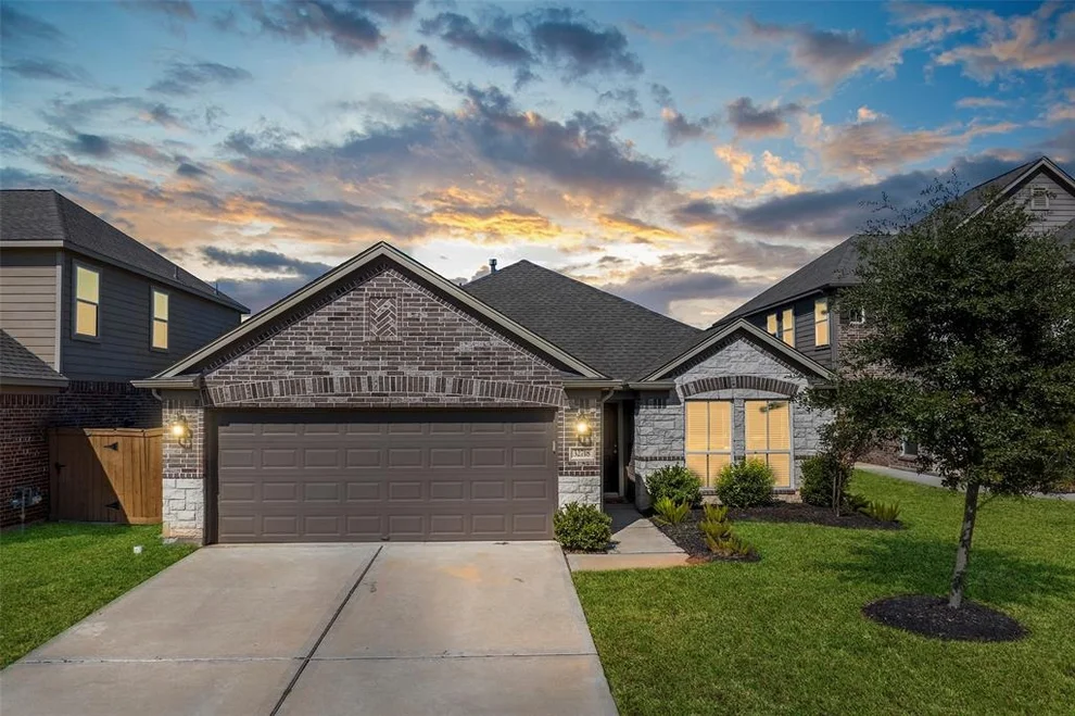 Unit for sale at 32718 Oak Heights Lane, Brookshire, TX 77423