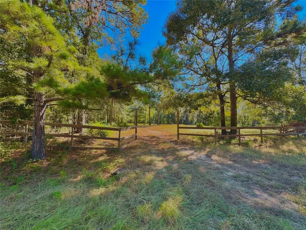 Unit for sale at 7300 Hoda Drive, Conroe, TX 77303