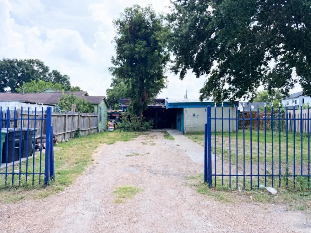 Unit for sale at 2705 Beatty Street, Houston, TX 77023