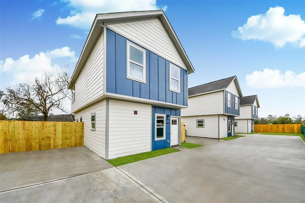 Unit for sale at 8501 Autumn Lane, Houston, TX 77016