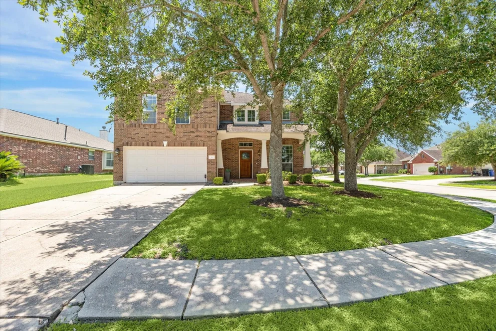 Unit for sale at 2551 Goldeneye Lane, League City, TX 77573