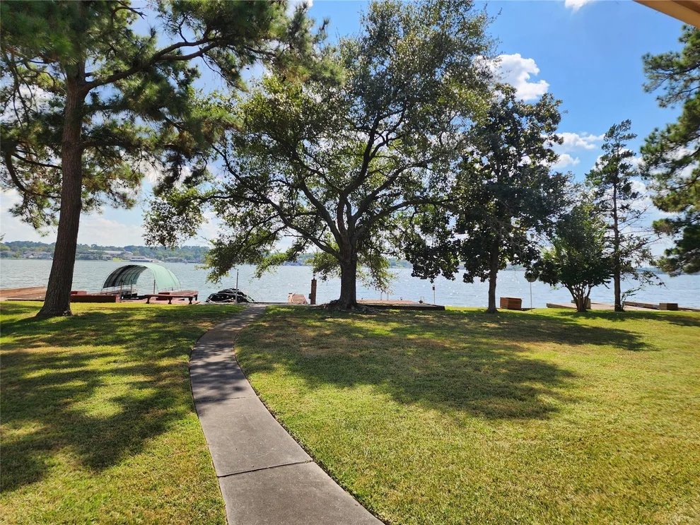 Unit for sale at 12431 Lakeview Drive, Montgomery, TX 77356