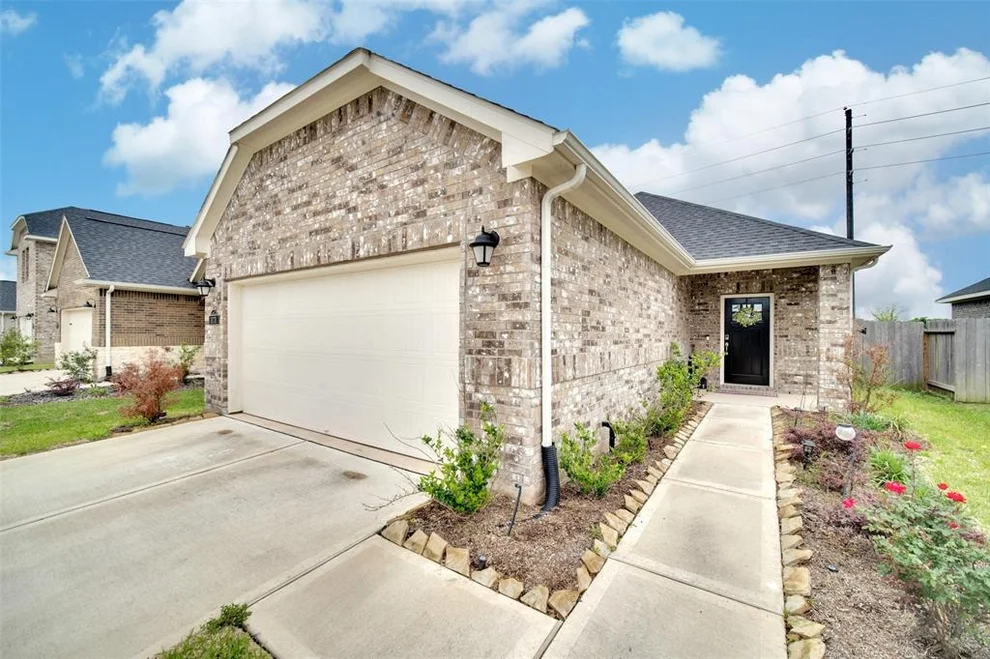 Unit for sale at 31731 Wellington Pass, Fulshear, TX 77441