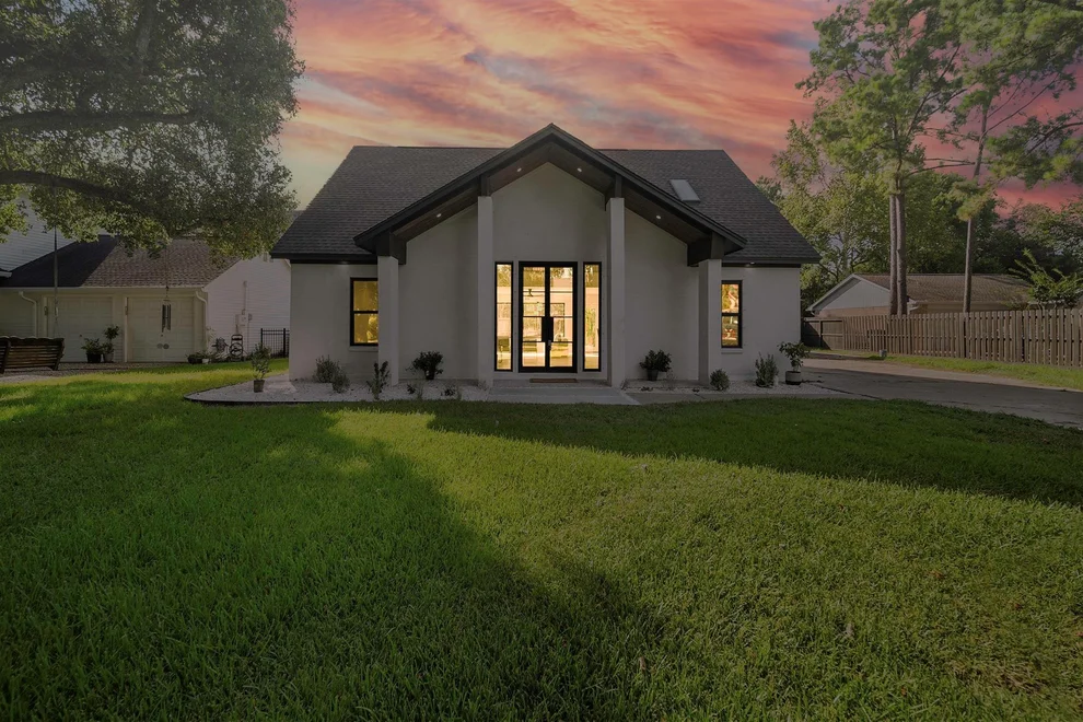 Unit for sale at 408 Briarmeadow Avenue, Friendswood, TX 77546