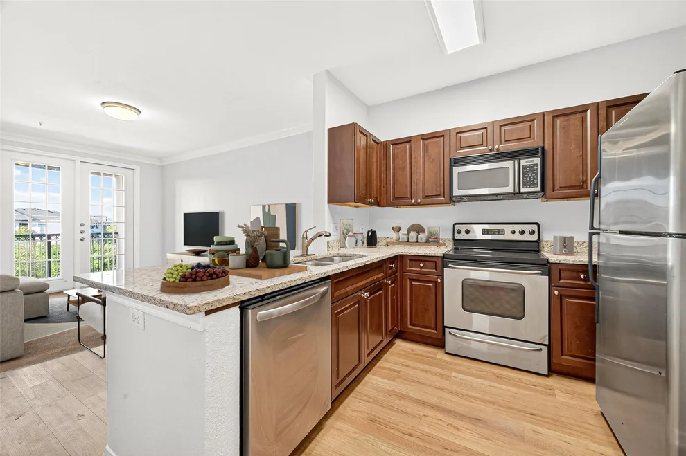 Unit for sale at 7575 Kirby Drive, Houston, TX 77030