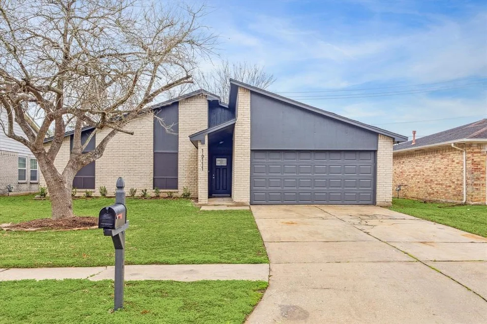 Unit for sale at 16111 Windom Drive, Houston, TX 77598