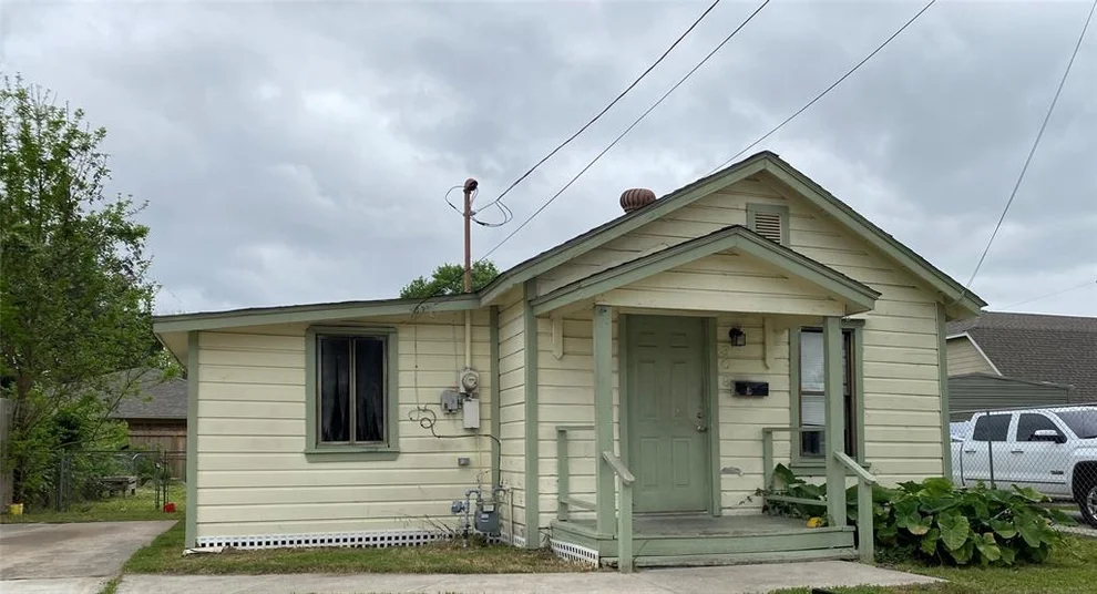 Unit for sale at 309 W 12th Street, Deer Park, TX 77536