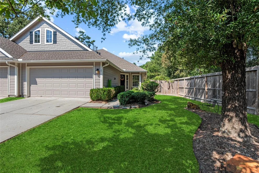 Unit for sale at 27 Fitzroy Place, Conroe, TX 77384