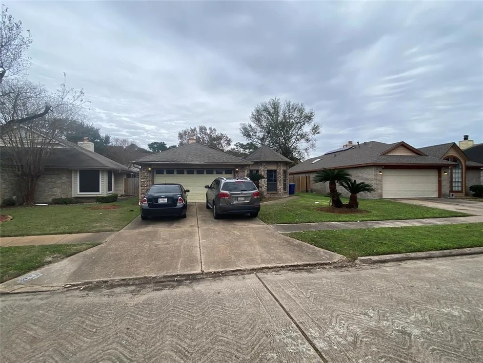 Unit for sale at 13846 Cantwell Drive, Houston, TX 77014