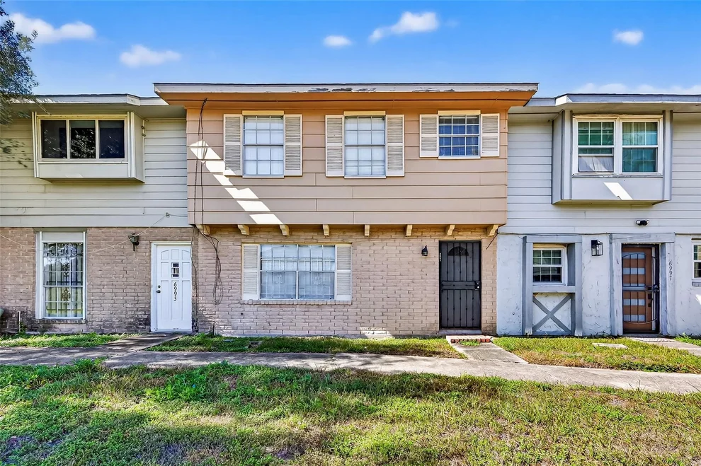 Unit for sale at 6995 Chasewood Drive, Missouri City, TX 77489
