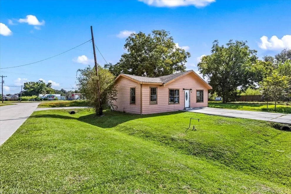 Unit for sale at 3201 Avenue F, Dickinson, TX 77539