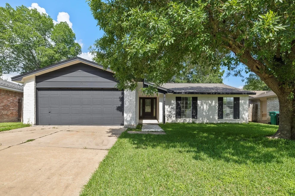 Unit for sale at 10415 Towne Oak Lane, Sugar Land, TX 77498