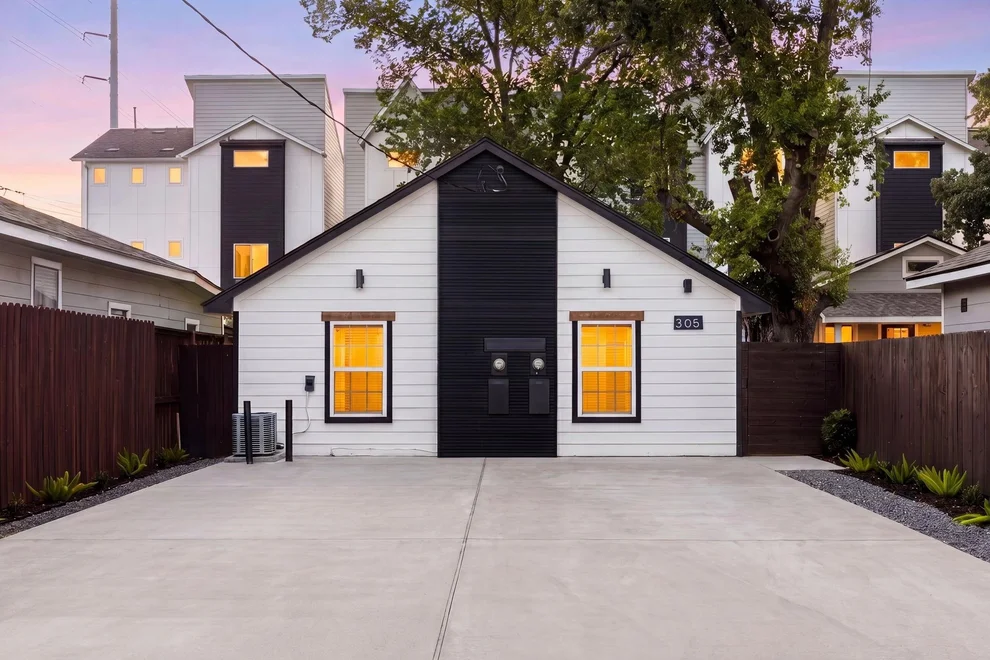 Unit for sale at 305 N Ennis St, Houston, TX 77003