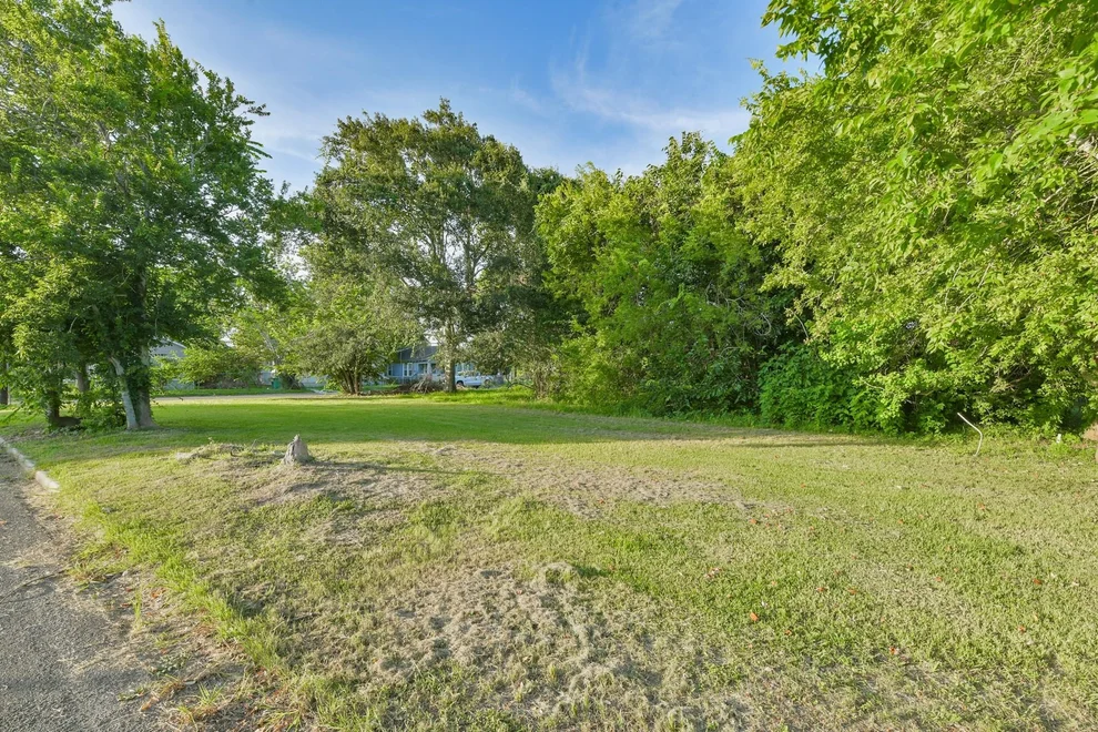 Unit for sale at 613 W Nazro Street, Baytown, TX 77520