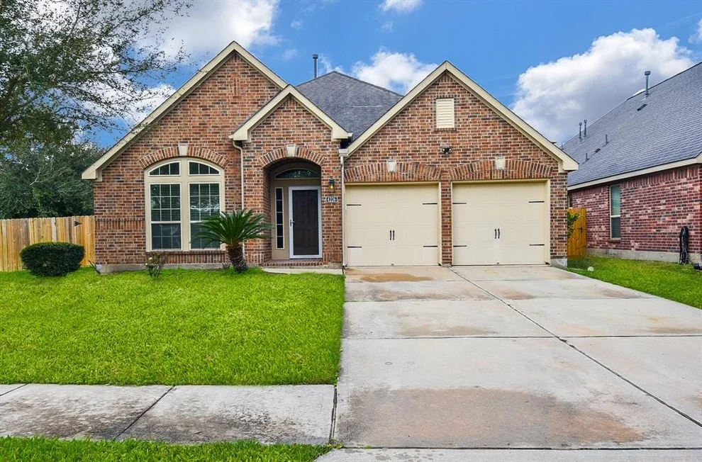 Unit for sale at 4226 Maplewood Creek, Fresno, TX 77545