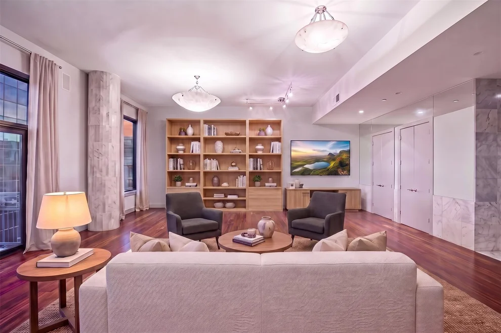 Unit for sale at 5005 Hidalgo Street, Houston, TX 77056