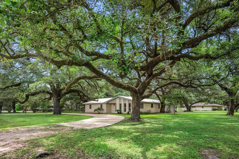 Unit for sale at 103 King Drive, Columbus, TX 78934