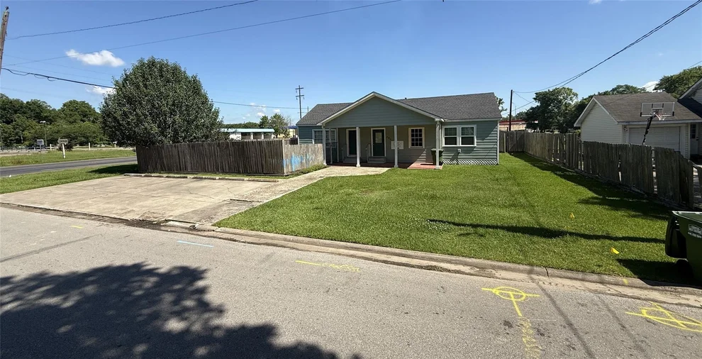 Unit for sale at 3001 Lincoln Street, Liberty, TX 77575