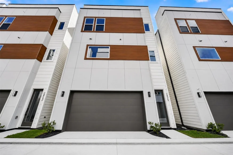 Unit for sale at 2423 Harrington Street, Houston, TX 77026