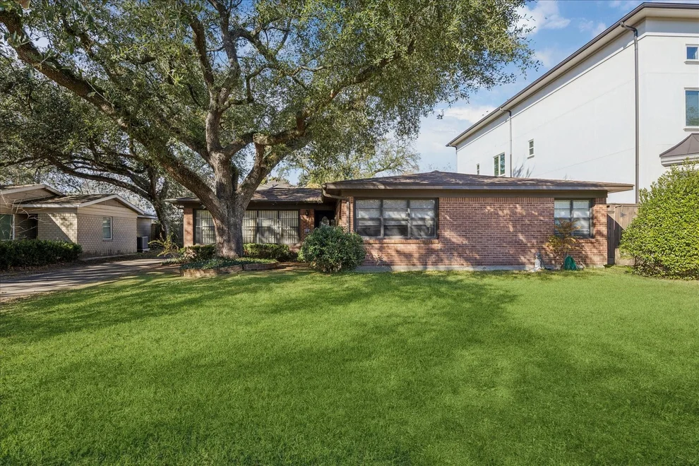 Unit for sale at 4106 Aberdeen Way, Houston, TX 77025
