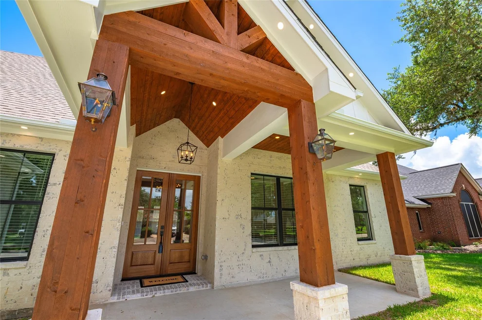 Unit for sale at 2263 Lakewood Drive, West Columbia, TX 77486