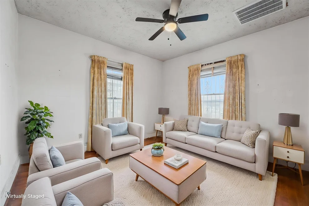 Unit for sale at 2109 Gentry Street, Houston, TX 77009