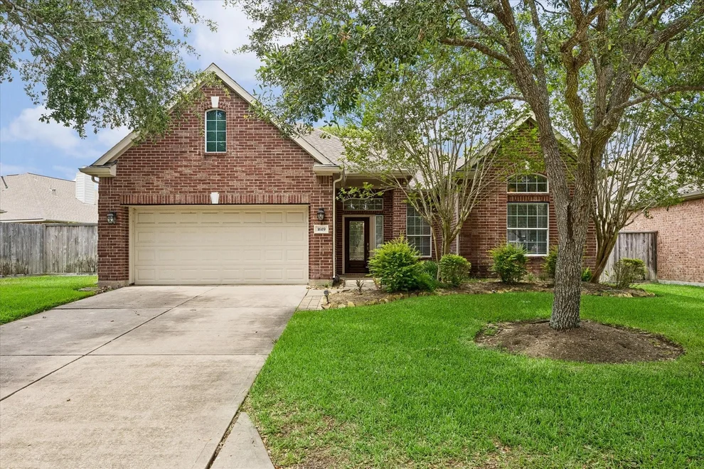 Unit for sale at 1619 S Lago Vista Drive, Pearland, TX 77581