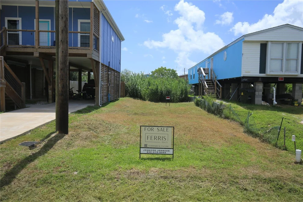Unit for sale at 917 13th Street, Dickinson, TX 77539