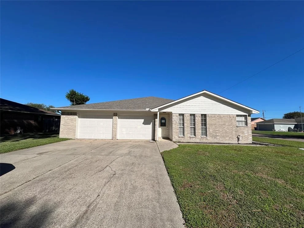 Unit for sale at 404 28th Avenue N, Texas City, TX 77590