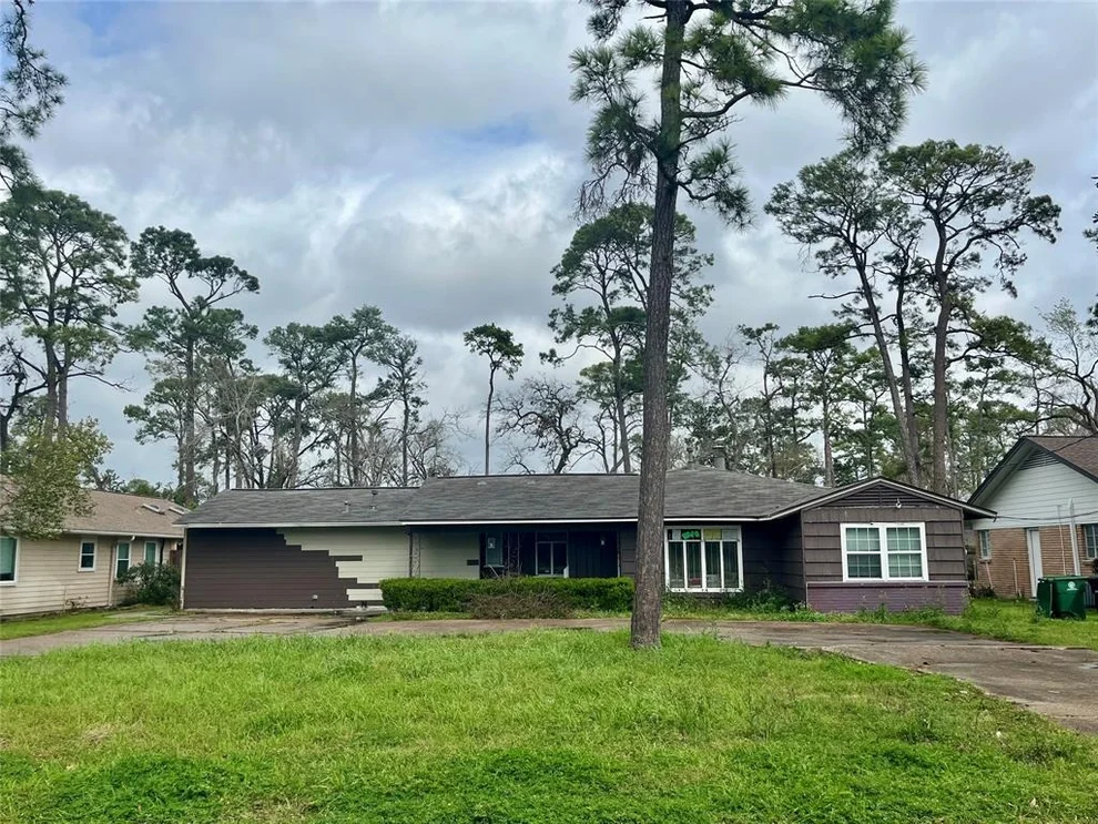 Unit for sale at 4112 Ascot Lane, Houston, TX 77092