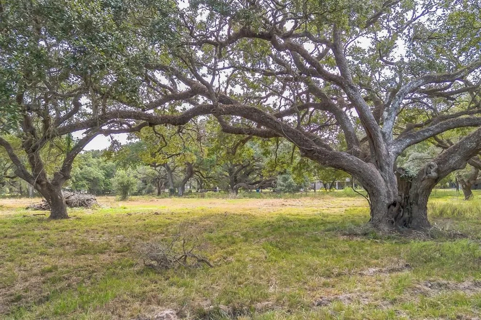 Unit for sale at 2932 County Road 126, Van Vleck, TX 77482