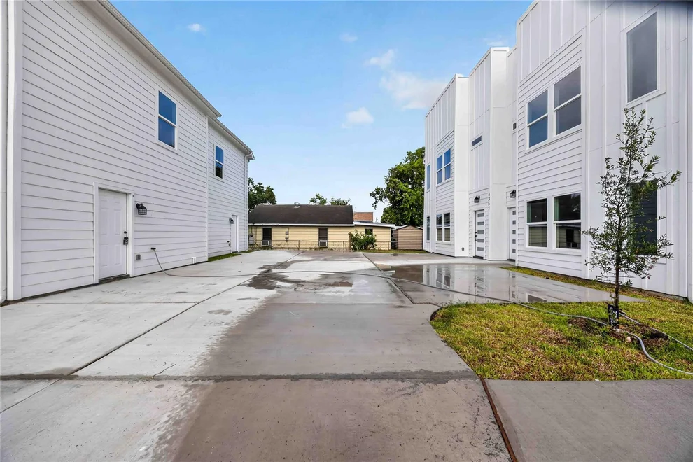 Unit for sale at 4357 Elmwood Street, Houston, TX 77051