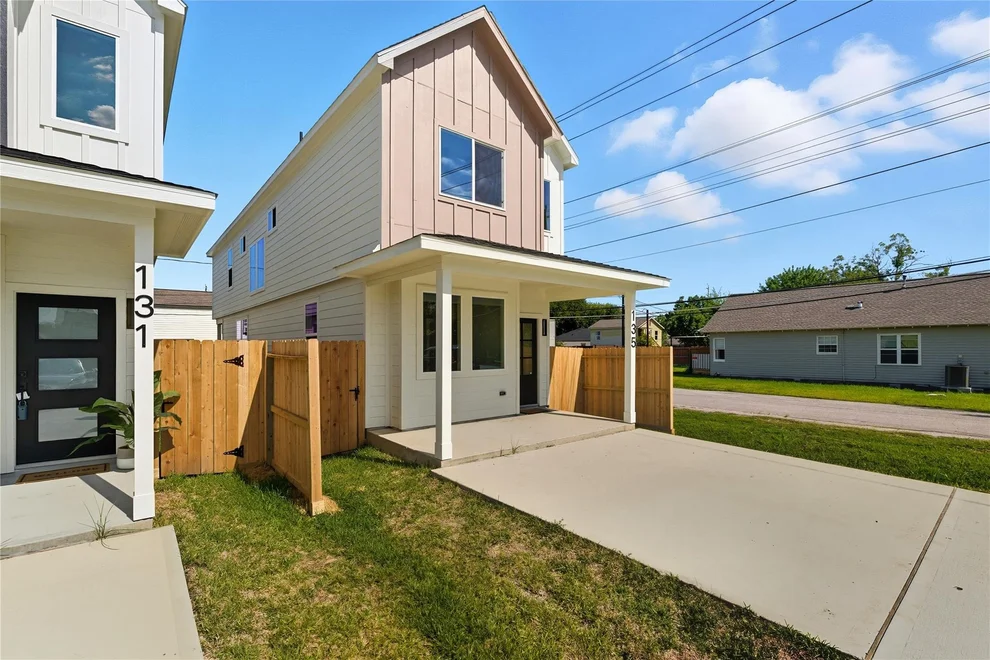 Unit for sale at 135 S Virginia Avenue, La Porte, TX 77571
