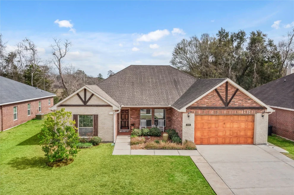 Unit for sale at 1995 Brentwood Drive, Alvin, TX 77511