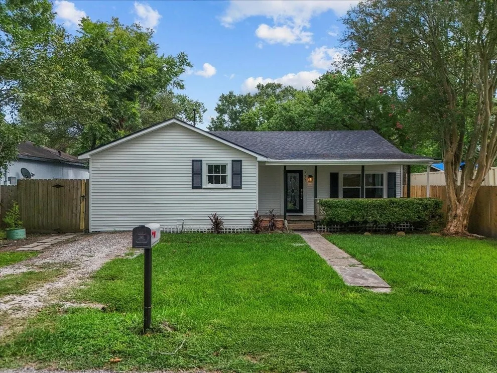 Unit for sale at 705 W Coombs Street, Alvin, TX 77511