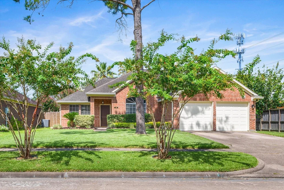 Unit for sale at 115 Chariss Glen Drive, League City, TX 77573