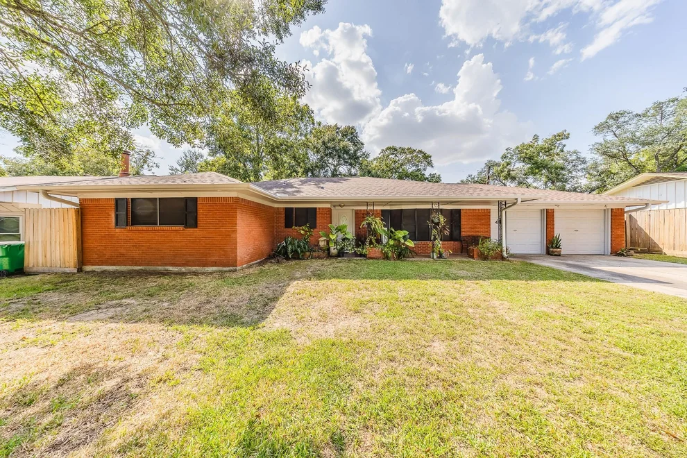 Unit for sale at 1900 Clayton Drive, Baytown, TX 77520