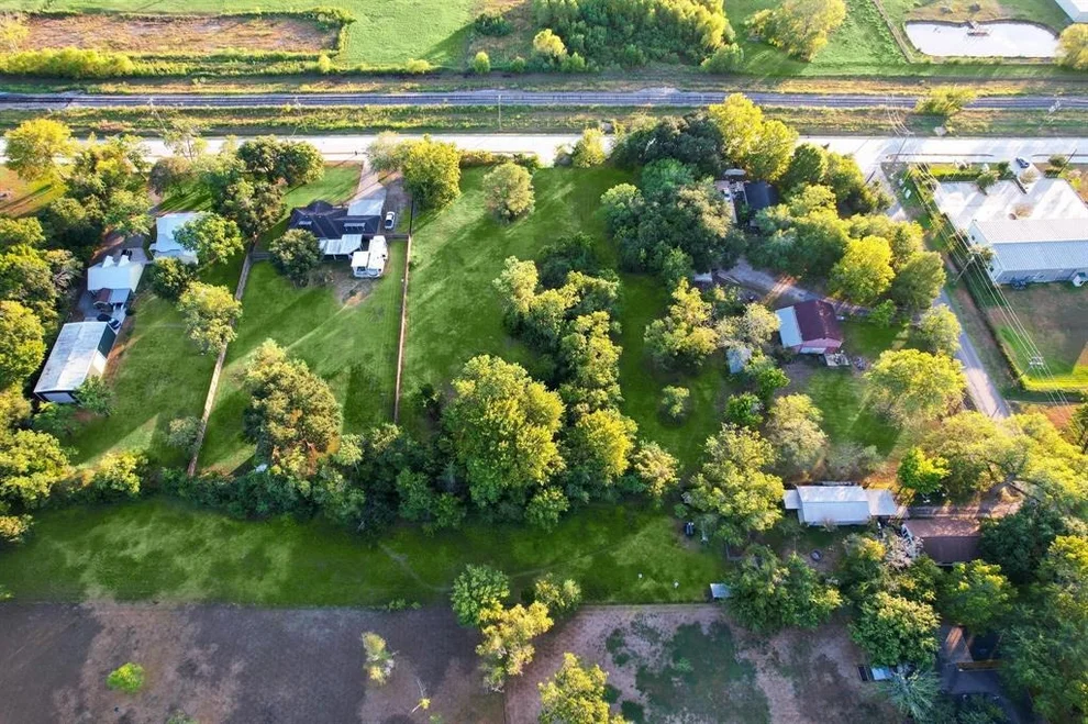 Unit for sale at 810 Dickinson, League City, TX 77573