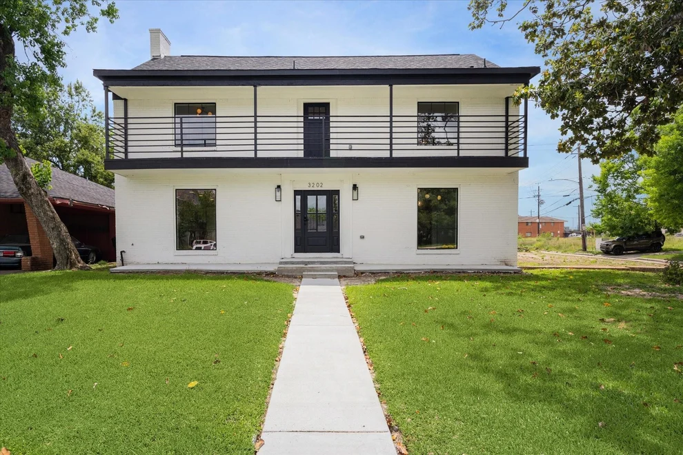 Unit for sale at 3202 Parkwood Drive, Houston, TX 77021