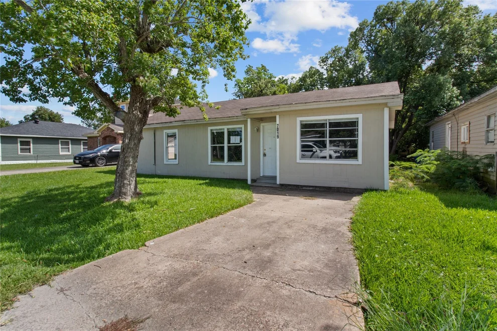 Unit for sale at 7019 Anderson Street, Texas City, TX 77591