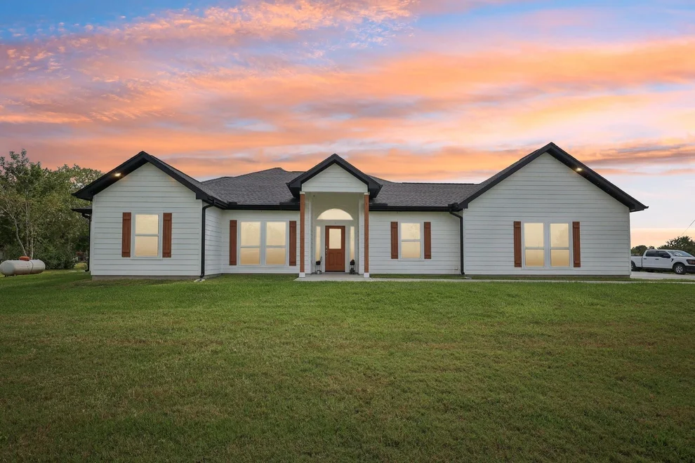 Unit for sale at 5715 Orchard Lane, Santa Fe, TX 77517