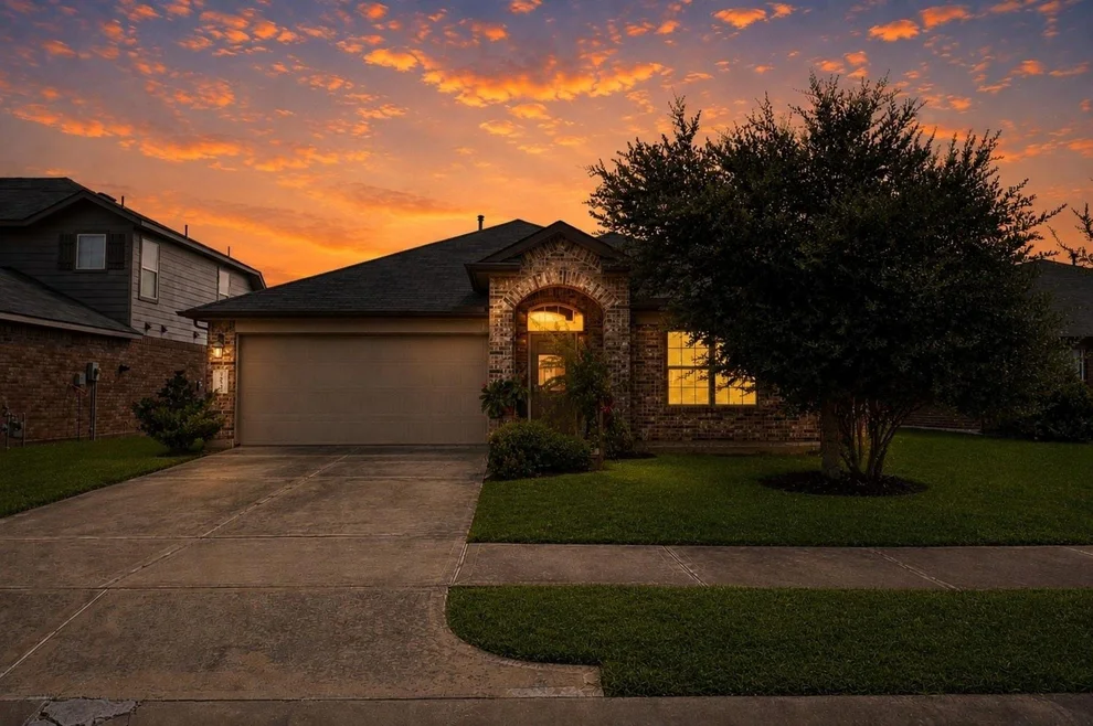 Unit for sale at 3023 Vales Point, Fresno, TX 77545
