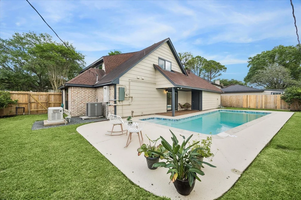 Unit for sale at 2923 Kenross Street, Houston, TX 77043