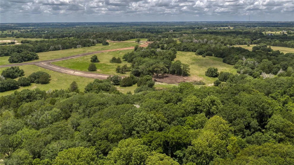 Unit for sale at 14 Majestic Oak View, Brenham, TX 77833
